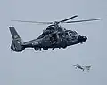 Exercices bilatéraux entre le porte-avions Charles de Gaulle et le porte-avions américain USS&nbsp;John C. Stennis le 12 avril 2007. Un Dassault Rafale en arrière-plan.