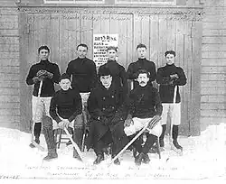 L'équipe des Nuggets de Dawson City en 1905 parcourt plus de 6&nbsp;400&nbsp;kilomètres pour défier Ottawa.