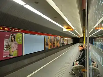 Quai central de la ligne 2.