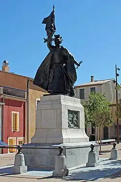 Statue de Françoise de Cezelli par Paul Ducuing restaurée après 1945.