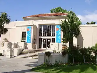 Le musée de Saisset fait partie de l'université.