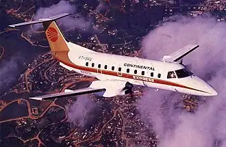 L'Embraer EMB 120 impliqué dans l'accident (N33701), ici photographié durant son vol d'essai en décembre 1989.