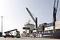 Opération de déchargement au port