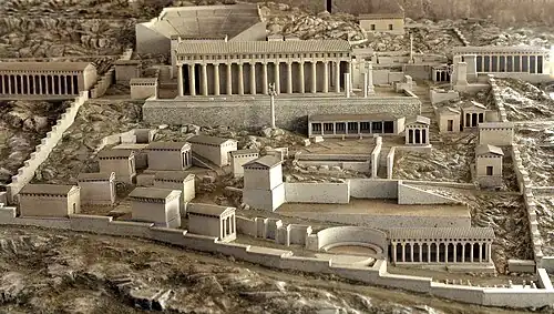Maquette du sanctuaire de Delphes, musée archéologique de Delphes.