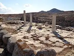 Ruines de l’oikos des Naxiens dans le sanctuaire de Délos, VIe siècle av. J.-C.