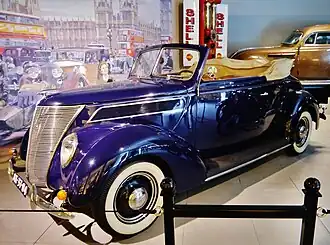 Ford B8 cabriolet.