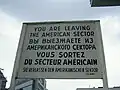 Panneau quadrilingue.
