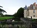 Les douves, vues du pont de pierre