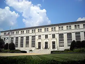 Le United States Public Health Service Building, sur Constitution Avenue.