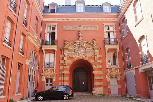 Décor dans la cour