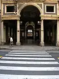 Entrée latérale de la galerie Mazzini, située via Roma