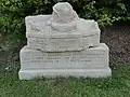 Restes d'un monument funeraire.