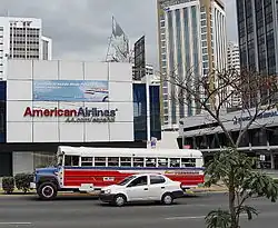 Ancien système de bus public. Ces bus sont surnommés Diablo Rojo (Diables Rouges) par la population.