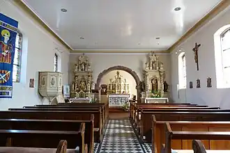 Vue intérieure de la nefvers le chœur.