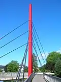 Le pont suspendu piétonnier Ficellesbréck avec pylône rouge