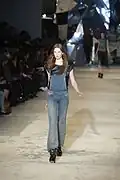 Karlie Kloss lors d'un défilé de mode de la marque Diesel en 2010.