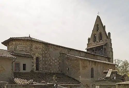 Église Saint-Pierre : abside du XIIe&nbsp;siècle.