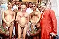Moines à Silvassa lors du 32e anniversaire, en 2010,  de l'initiation du vénérable Acarya Pushpadantasagara, que l'on voit au centre.