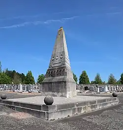 Le monument aux morts de 1870-1871.