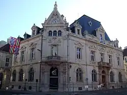 Caisse d'épargne, place du Théâtre.