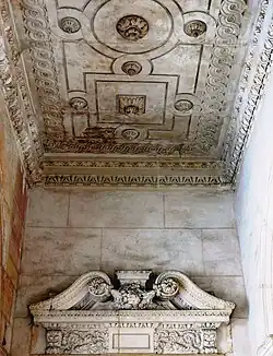 Le plafond.