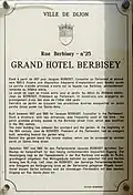 Plaque d'information trilingue (français, anglais et allemand)