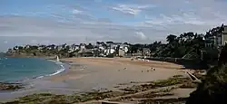 La plage de Saint-Énogat.