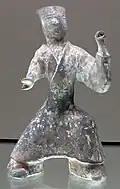 Exorciste en gardien de tombe, céramique funéraire mingqi. Terre cuite peinte H.21&nbsp;cm. Musée Cernuschi. Page du musée : .