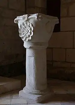 ... son bénitier...