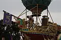Mickey conduisant son dirigeable