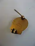 Attache par épingle