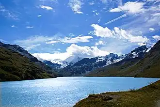 Vue du lac des Dix avec le mont Blanc de Cheilon au centre et, à sa droite, la Luette et la Sâle.