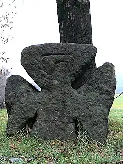 Croix de pierre, à Cotta près de Pirna (Saxe, inscription faite à la hache).