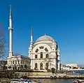 Mosquée Dolmabahçe, Istanbul (1853–1855), vue de l'eau