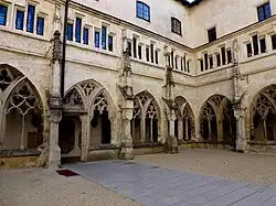 Le cloître.