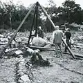 Fouilles archéologiques sur le site du champ funéraire en 1966.