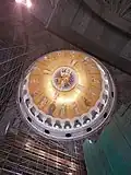 La plus grande mosaïque de l'Ascension de Jésus dans le monde chrétien qui pèse 40 tonnes dans le dôme central de l'Église Saint-Sava de Belgrade