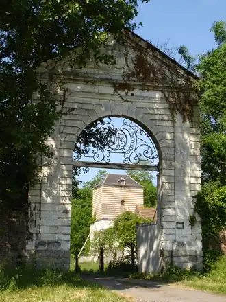 Le portail du bas.