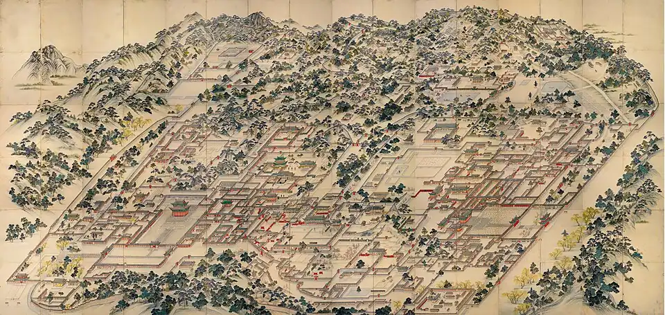 Le plan du palais Ch'angdŏkkung opte pour une très grande symétrie.