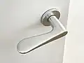 Poignée de porte à levier.