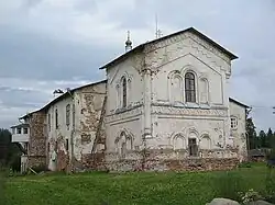 Église de l'Assomption et ancien réfectoire.