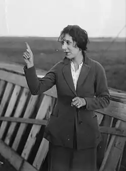 Description de l'image Dorothy Rice Sims in 1916 (cropped).jpg.