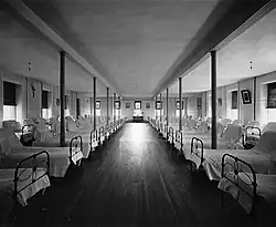 Dortoir à l'asile de Longue-Pointe, 1911.