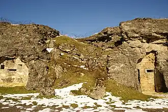 Une des voûtes de la caserne de Douaumont, effondrée après un coup au but d'un obus français de 400&nbsp;mm.