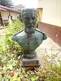 Buste du Dr Moel au musée national de Sandervalia.