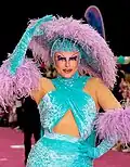Blu Hydrangea (RuPaul's Drag Race UK), gagnante de la première saison.