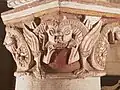 Dragon croquant un damné, XIIe&nbsp;siècle, chapiteau, nef, église de Civaux