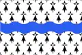 Drapeau non-officiel de la Loire-Atlantique, combinant l'hermine bretonne à un tracé bleu symbolisant la Loire.