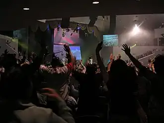Culte à Dream City Church, affiliée aux Assemblées de Dieu, à Phoenix, aux États-Unis, 2007.