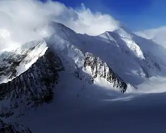 Vue du Dreieckhorn (à gauche) et de l'Aletschhorn (à droite).
